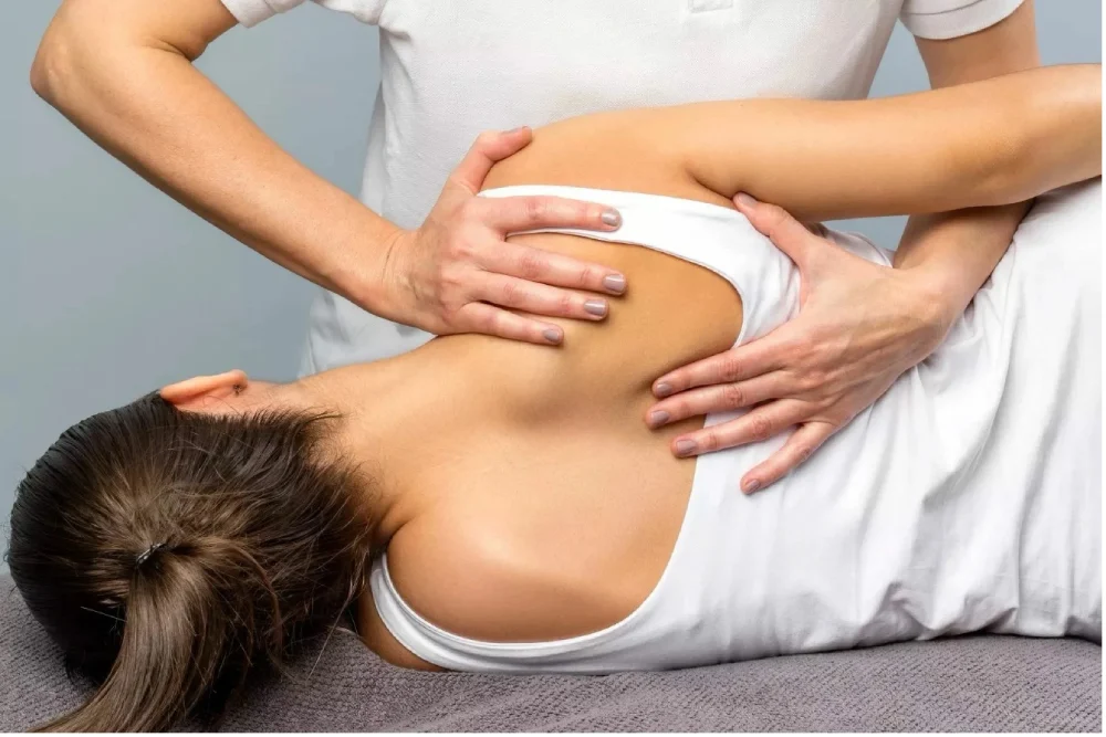 chiropractic adjustment middle back 